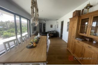 018 2035 370 Trogir modern two bedroom apartment with pool and sea view for sale