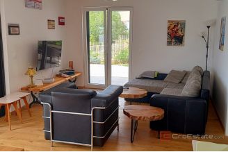 018 2035 370 Trogir modern two bedroom apartment with pool and sea view for sale