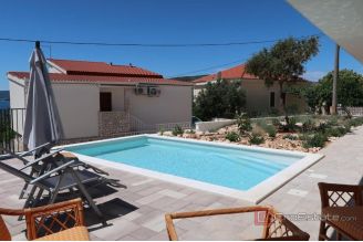 018 2035 370 Trogir modern two bedroom apartment with pool and sea view for sale