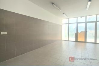 001 2047 127 Split Split 3 Commercial space on the ground floor for sale