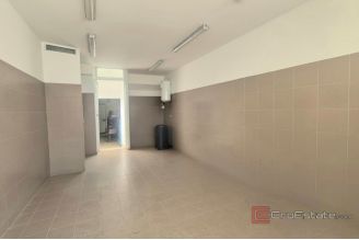 005 2047 127 Split Split 3 Commercial space on the ground floor for sale