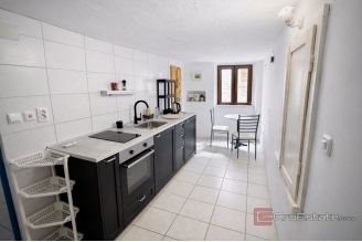 010 2060 12 Split center Stone house for sale