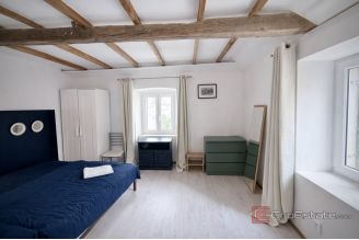 010 2060 12 Split center Stone house for sale