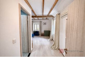 010 2060 12 Split center Stone house for sale