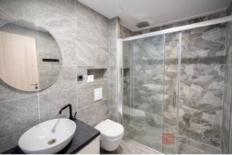 010 2060 12 Split center Stone house for sale