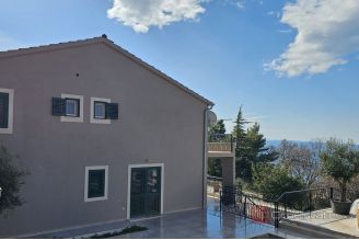 010 5506 30 Split area House with pool and a sea view for sale