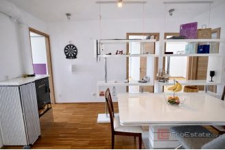 008 2060 13 Split Spinut Three bedroom apartmnet with a sea view for sale