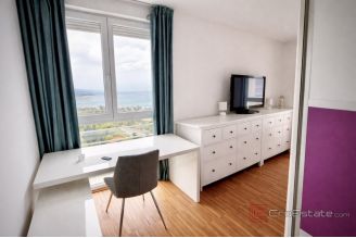 008 2060 13 Split Spinut Three bedroom apartmnet with a sea view for sale