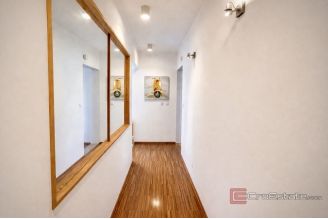 008 2060 13 Split Spinut Three bedroom apartmnet with a sea view for sale