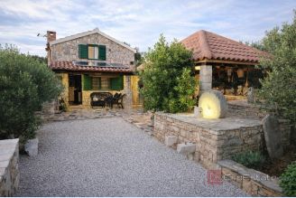 001 2061 07 Solta charming stone house with olive grove for sale