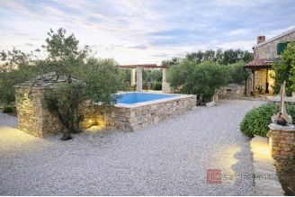 006 2061 07 Solta charming stone house with olive grove for sale