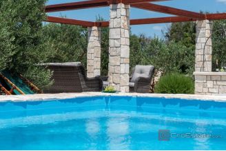 006 2061 07 Solta charming stone house with olive grove for sale