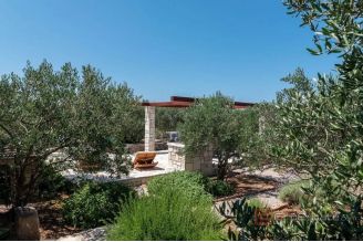 006 2061 07 Solta charming stone house with olive grove for sale