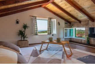 006 2061 07 Solta charming stone house with olive grove for sale