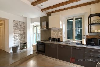 009 2056 09 Split centre charming apartment with investment potential for sale