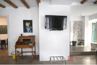 009 2056 09 Split centre charming apartment with investment potential for sale