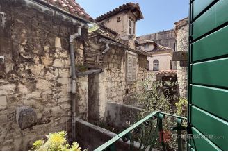 009 2056 09 Split centre charming apartment with investment potential for sale