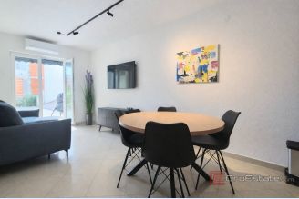 001 2047 128 Omis Two story apartment with parking for sale