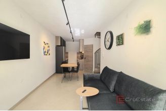 008 2047 128 Omis Two story apartment with parking for sale