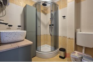 008 2047 128 Omis Two story apartment with parking for sale