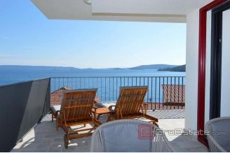 001 2035 372 Trogir Modern penthouse with panoramic sea view for sale