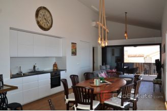 012 2035 372 Trogir Modern penthouse with panoramic sea view for sale