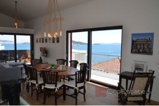 012 2035 372 Trogir Modern penthouse with panoramic sea view for sale