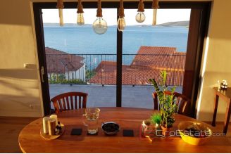012 2035 372 Trogir Modern penthouse with panoramic sea view for sale