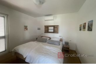 012 2035 372 Trogir Modern penthouse with panoramic sea view for sale