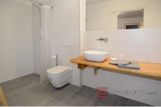 012 2035 372 Trogir Modern penthouse with panoramic sea view for sale