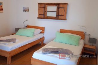 012 2035 372 Trogir Modern penthouse with panoramic sea view for sale