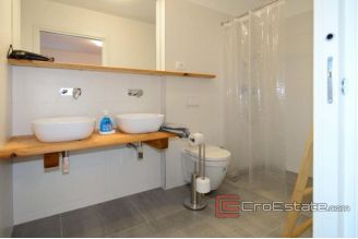012 2035 372 Trogir Modern penthouse with panoramic sea view for sale