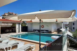 012 2035 372 Trogir Modern penthouse with panoramic sea view for sale