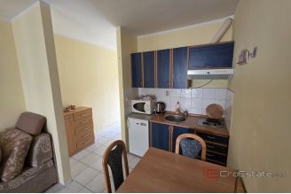 004 2061 08 Solta studio apartment 100 m from sea for sale