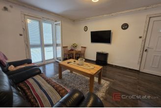 009 2061 09 Solta Spacious house with olicw grove and a sea view for sale