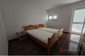 009 2061 09 Solta Spacious house with olicw grove and a sea view for sale