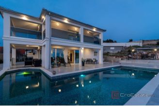 016 2044 86 Rogoznica luxury villa with pool for sale