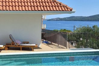 010 2035 373 Trogir Modern semi detached house with pool and a sea view for sale
