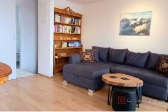 010 2035 373 Trogir Modern semi detached house with pool and a sea view for sale