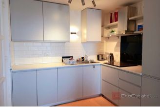 010 2035 373 Trogir Modern semi detached house with pool and a sea view for sale