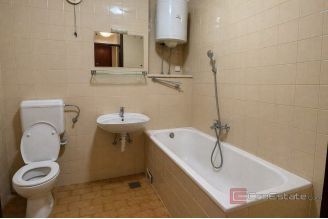 004 2056 11 Split centre apartment for rennovation in a prime location for sale