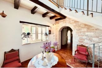 017 1024 49 Rovinj luxury stone villa with pool and big garden for sale