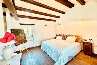 017 1024 49 Rovinj luxury stone villa with pool and big garden for sale