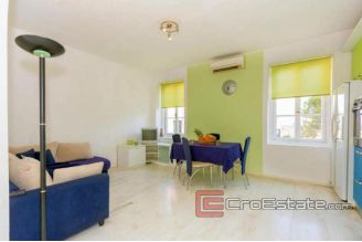 18 2021 65 two bedroom apartment split1