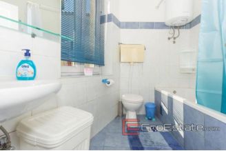 18 2021 65 two bedroom apartment split1