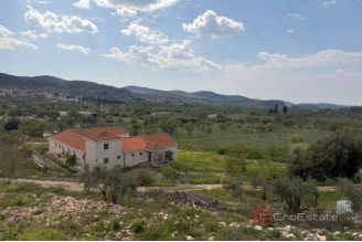 010 5509 30 Brac Stone house with large land sale