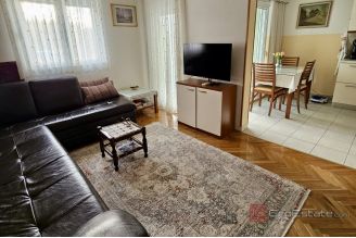 015 2048 63 Makarska Duplex apartment in a great location for sale