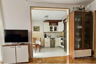 015 2048 63 Makarska Duplex apartment in a great location for sale