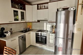 015 2048 63 Makarska Duplex apartment in a great location for sale