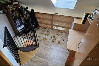 015 2048 63 Makarska Duplex apartment in a great location for sale